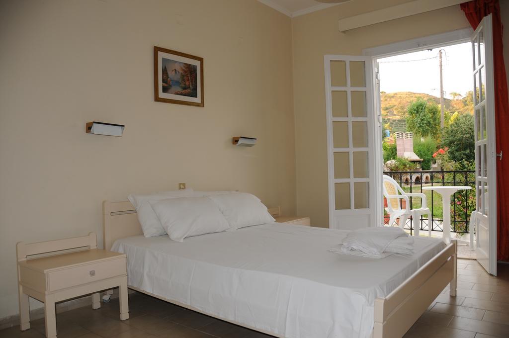 Vicky'S Garden Apartment Kalamákion Екстериор снимка