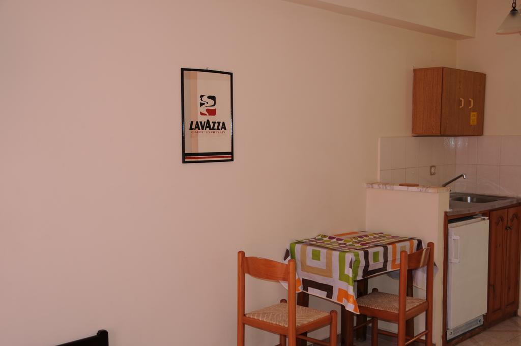 Vicky'S Garden Apartment Kalamákion Екстериор снимка